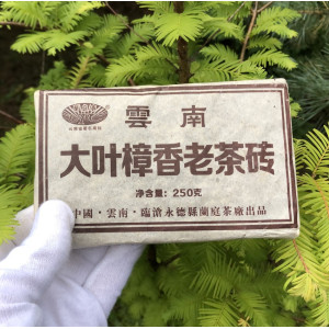 Шу пуэр с аромотом Чжанму крупный лист кирпич 250 г